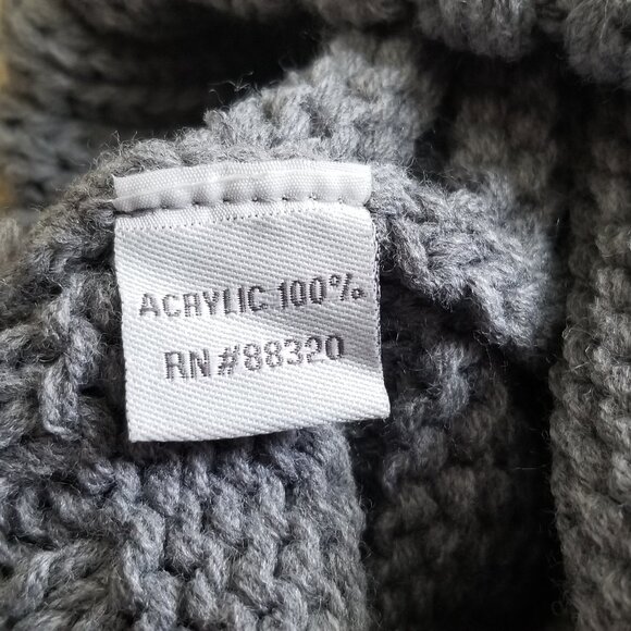 **NWOT** C.C. Gray Cable Knit Beanie - Picture 5 of 5